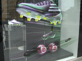 adidas+fotboll - Adidasinspiration och fotboll på promenaden