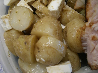 Potatissallad+med+kycklingkassler+n%C3%A4rbild - Min potatissallad med färskpotatis