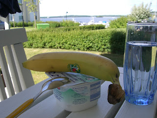 Banan+och+kvarg - Härlig promenad på midsommaraftons morgon