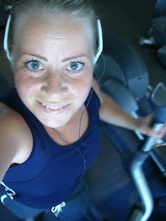 Karin+p%C3%A5+cross+trainern - Ytterligare en svettig träningsmorgon