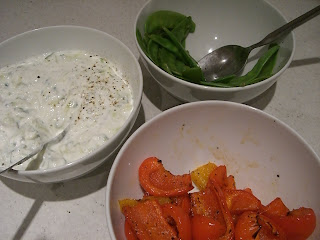 Hannas%2Blax%2Bmed%2Brostad%2Bpaprika%2Bsocker%25C3%25A4rtor%2Btzatziki%2Boch%2Bris%2B%25283%2529 - Hannas lax med tzatziki, ugnsbakad paprika, sockerärter och ris