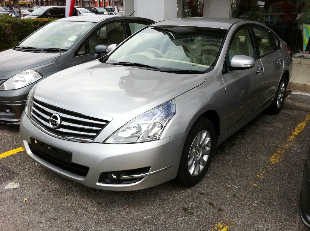 LIFE IN DIGITAL COLOUR: The New Nissan Teana Review