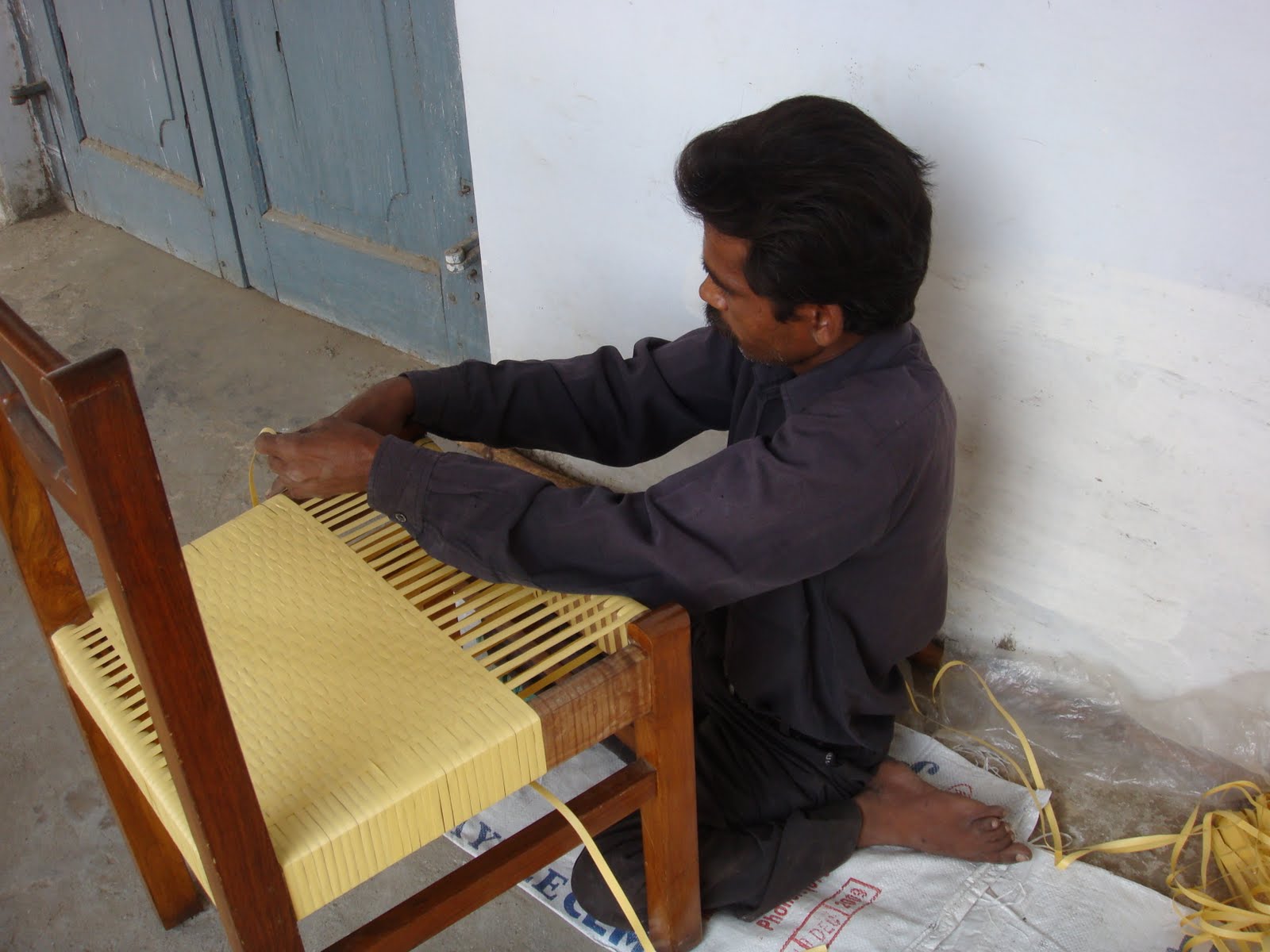 Yesu Garden Weaving straw into gold