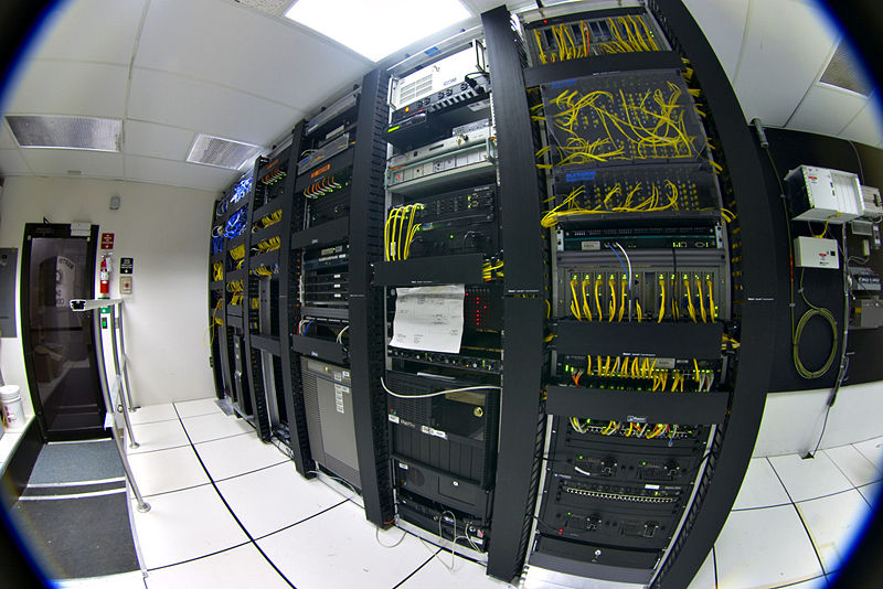 [800px-Datacenter-telecom.jpg]