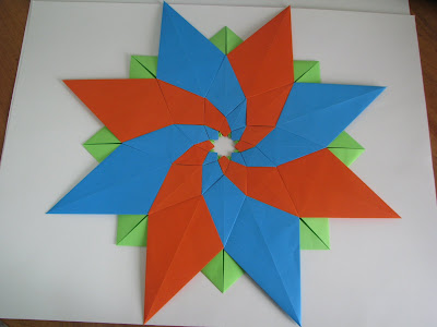 Tomoko Fuse's Origami Quilt Blooming Flowers 1 in Orange, Green, and Blue reverse side