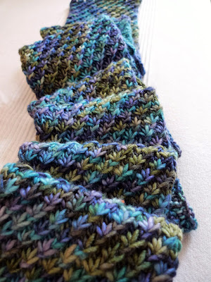 http://1.bp.blogspot.com/_dhlzPamaFkA/Sa0gUhFb5MI/AAAAAAAAFOM/06REAnw2xHo/s400/scarves+(3).JPG