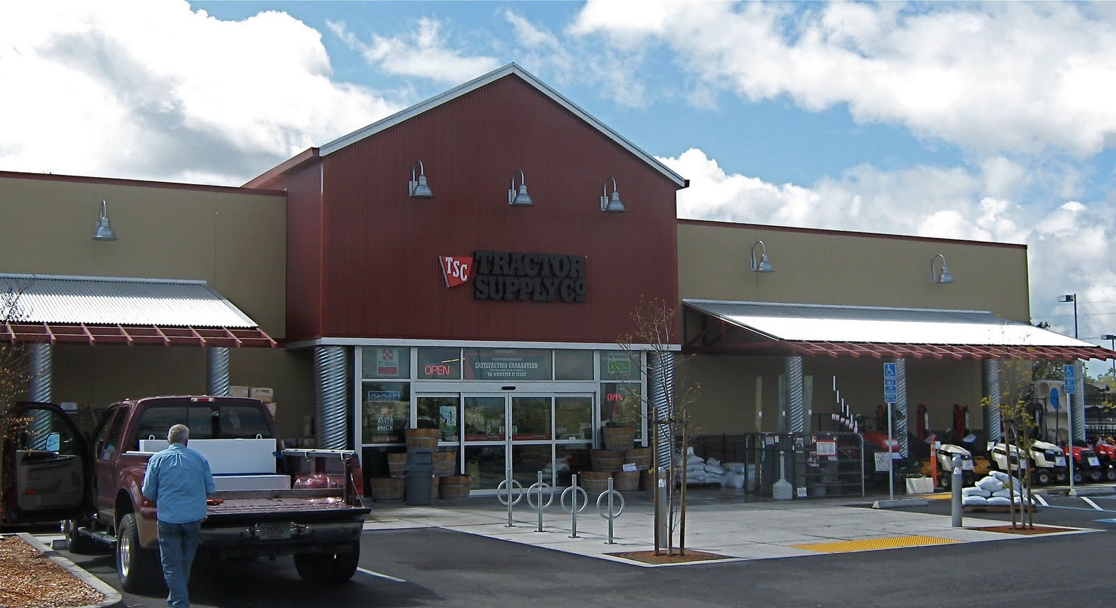 Pacatte Construction Incorporated: Tractor Supply