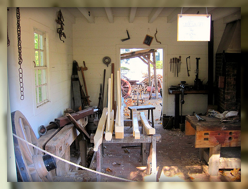 Living In Williamsburg Virginia Wheelwright s Workshop Colonial 