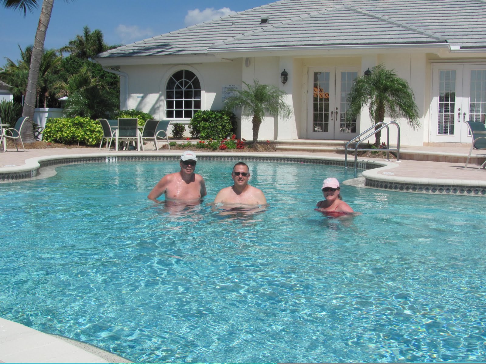 Cruising on M/V Monarch April 22, 2010 St. Charles Yacht Club, Ft. Myers, Florida