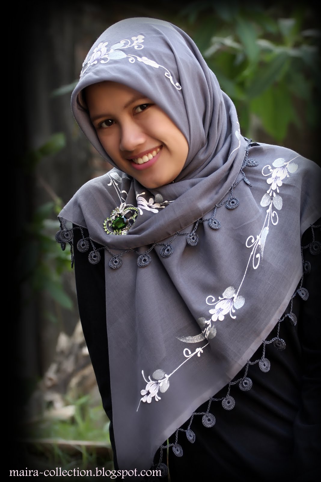 Maira Collection: Paris Rajut Lukis