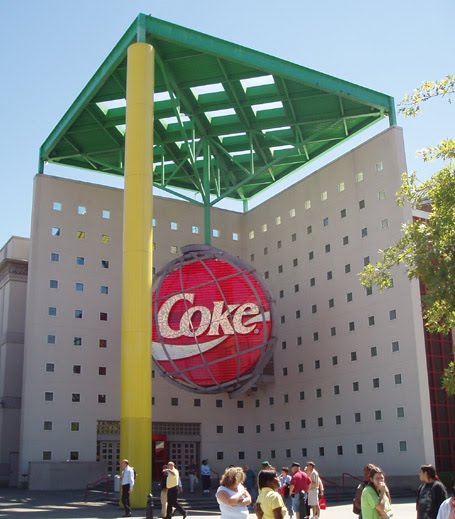 Coca Cola dona planta embotelladora a iglesia