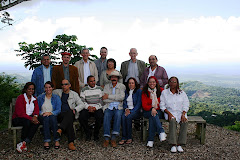 Con el Dr. Bruno Rosario Candelier y parte del Ateneo Insular