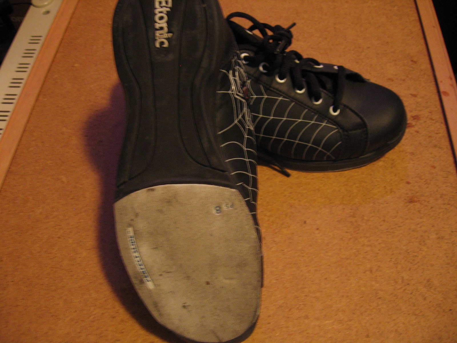 Virtual Garage Sale Etonic Glo Spider Youth Bowling Shoes, size 5