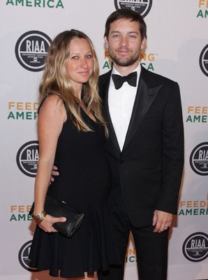 [Toby+Maguire+and++Jennifer+Meyer.jpg]