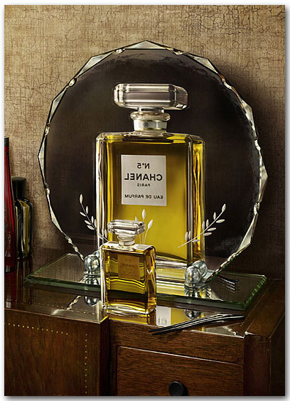 [GuideFigaro_LookingGlass1_p.jpg]