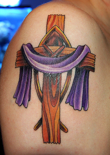 Latest Cross Tattoos pictures 2011