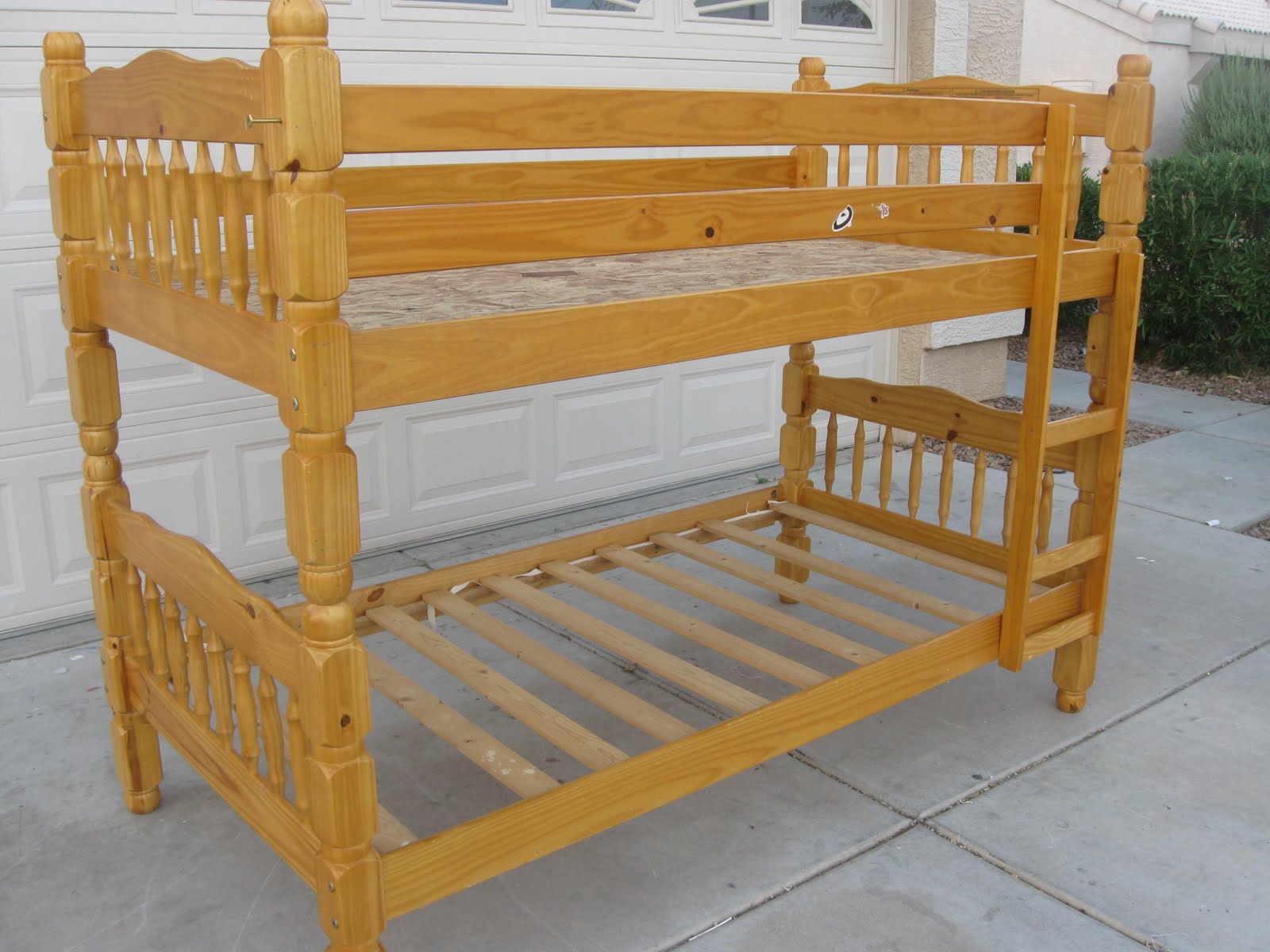 BECCA'S BARGAINS Wood bunkbed