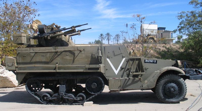 800px-M3-halftrack-TCM-20-hatzerim-2-2.jpg