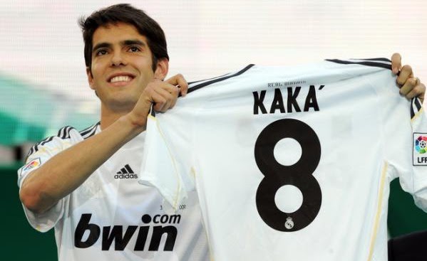 Kaká takes No 8 jersey from Fernando Gago | inside World Soccer