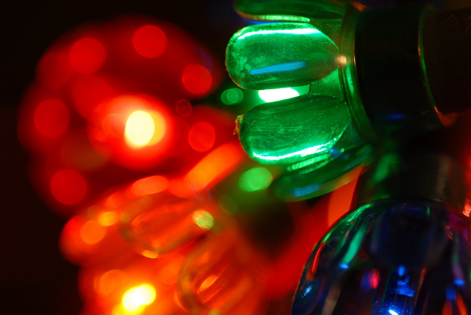 Christmas light-hanging ideas for the holidays Adventures in Web 2.0 Land: Wow…Christmas is coming…SOON!