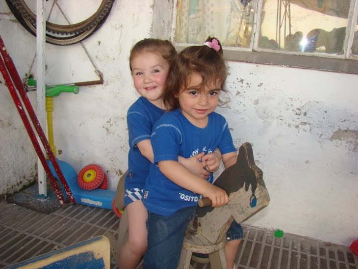 lu y Candela se divierten...