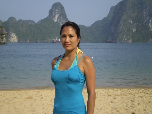 [hap_beach5.JPG]