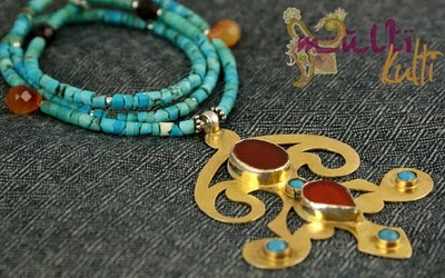 biżuteria etniczna: turkus i złoto