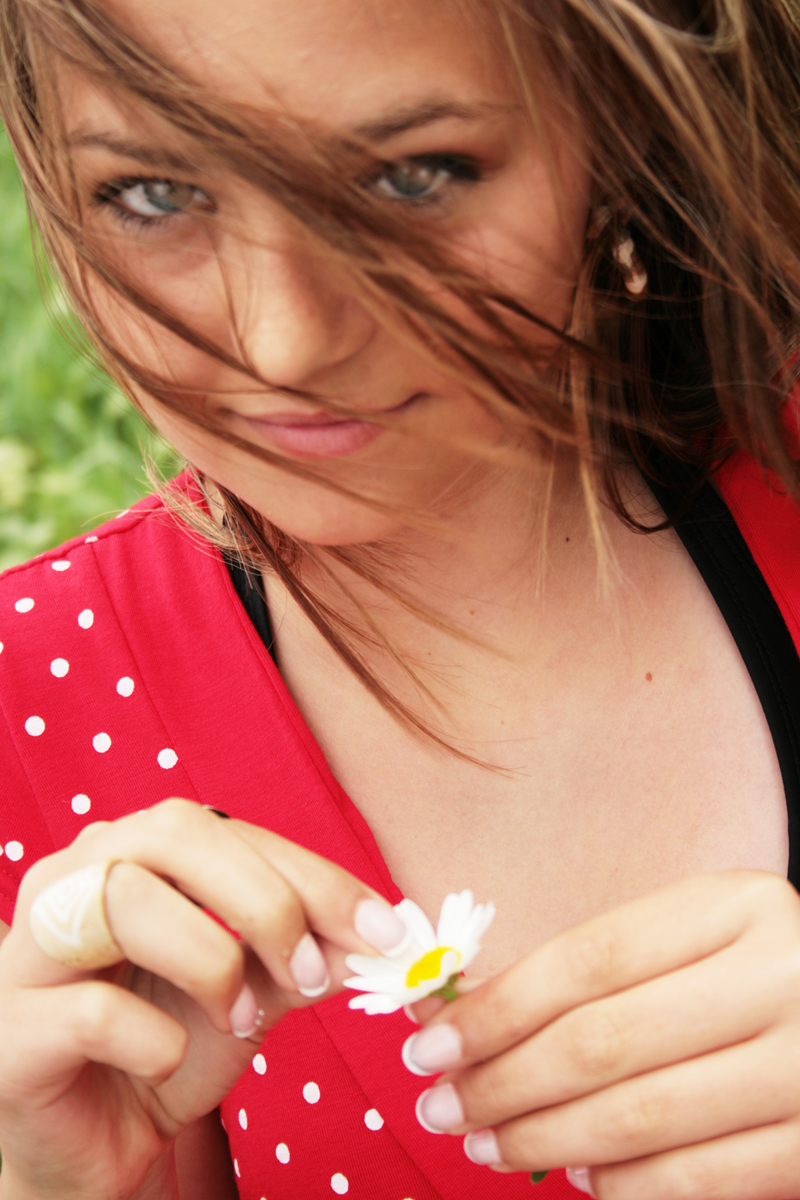 [Cloé+et+les+marguerites.jpg]