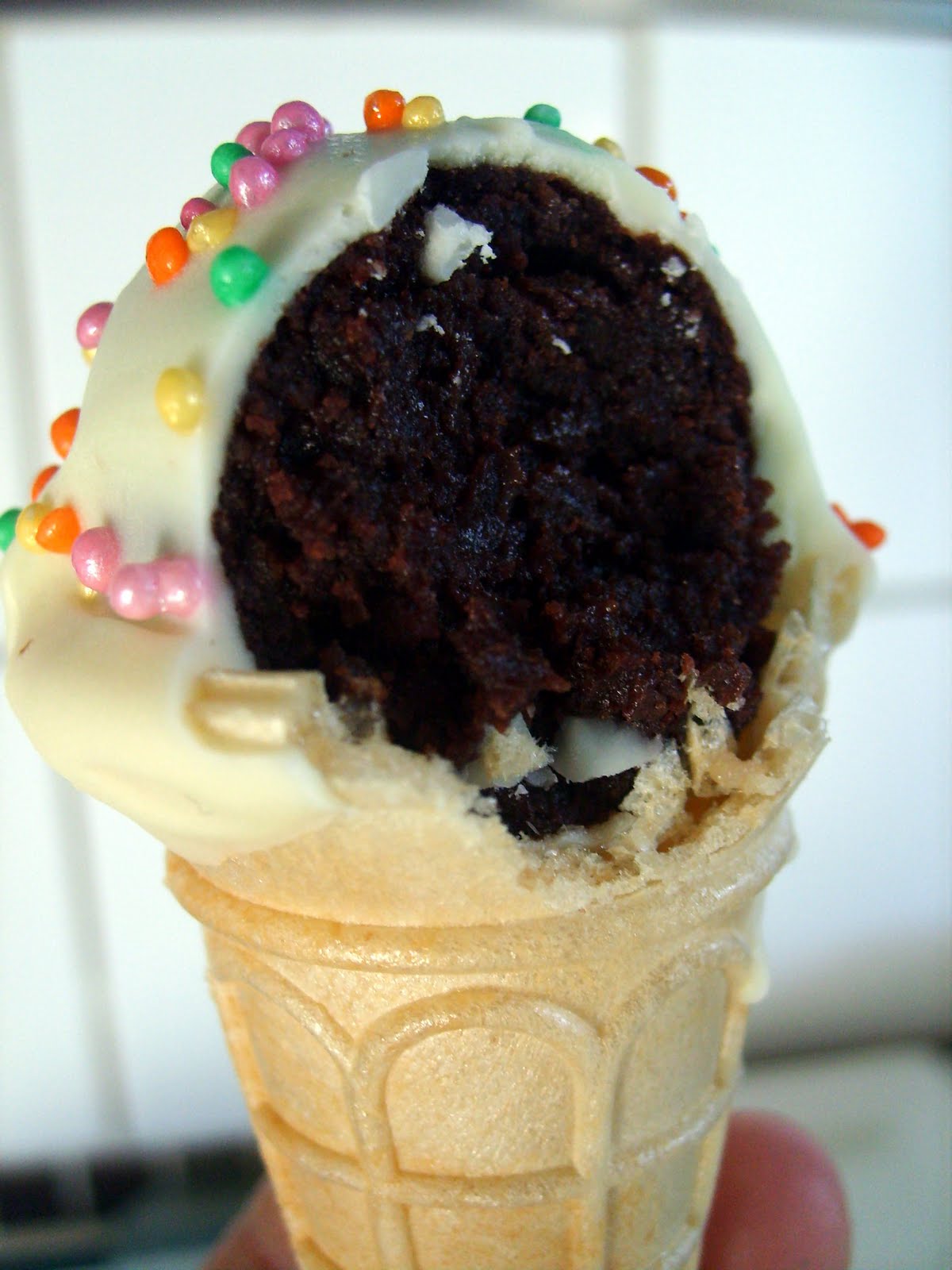 Caketopia: Mini Ice Cream Cone Cake Pops