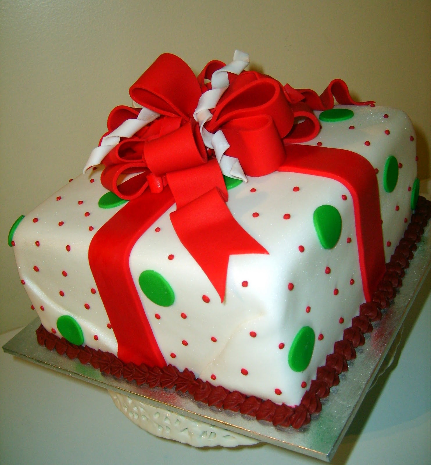 Caketopia Christmas Gift Box cake
