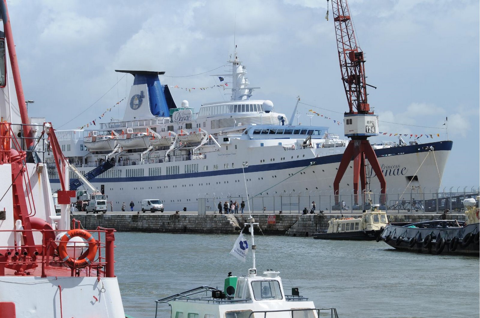 [PRINCESS+DANAE+2008-04-20+b.JPG]