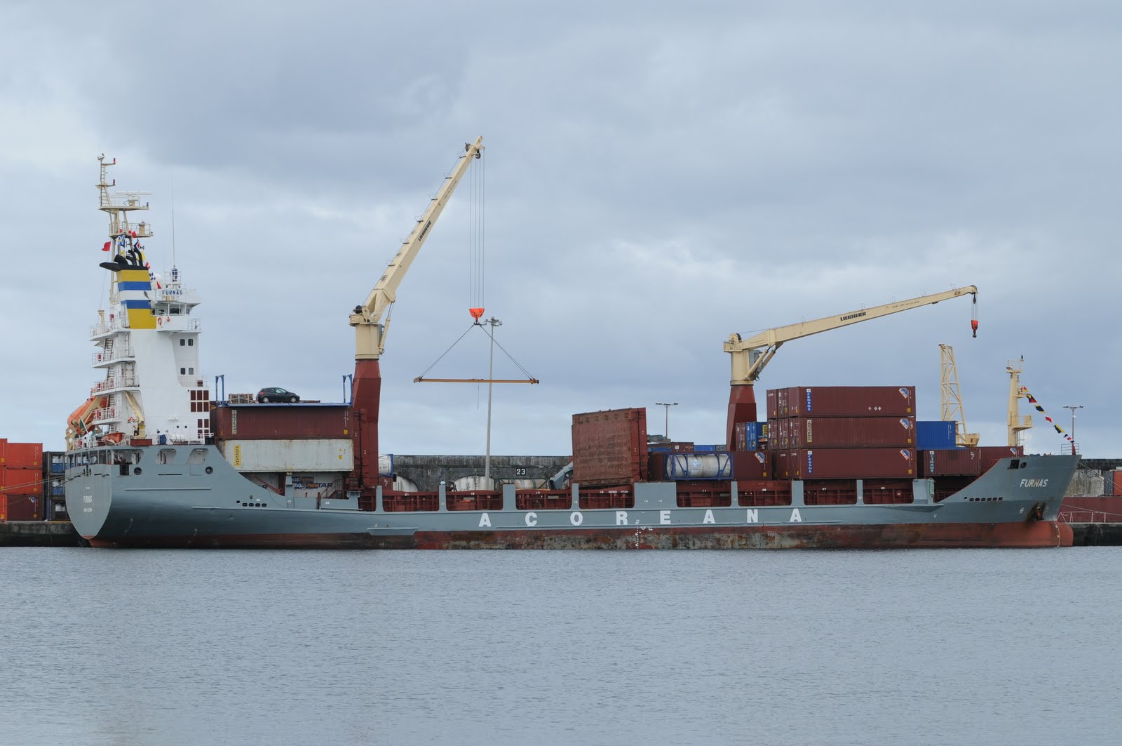 [Porto+de+Ponta+Delgada+2008-07-05+(7).JPG]