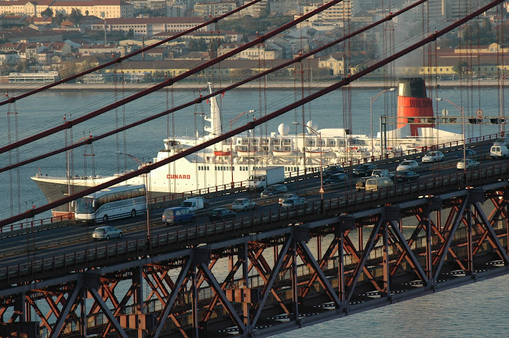 QE2 departure from Lisbon 13 December 2005