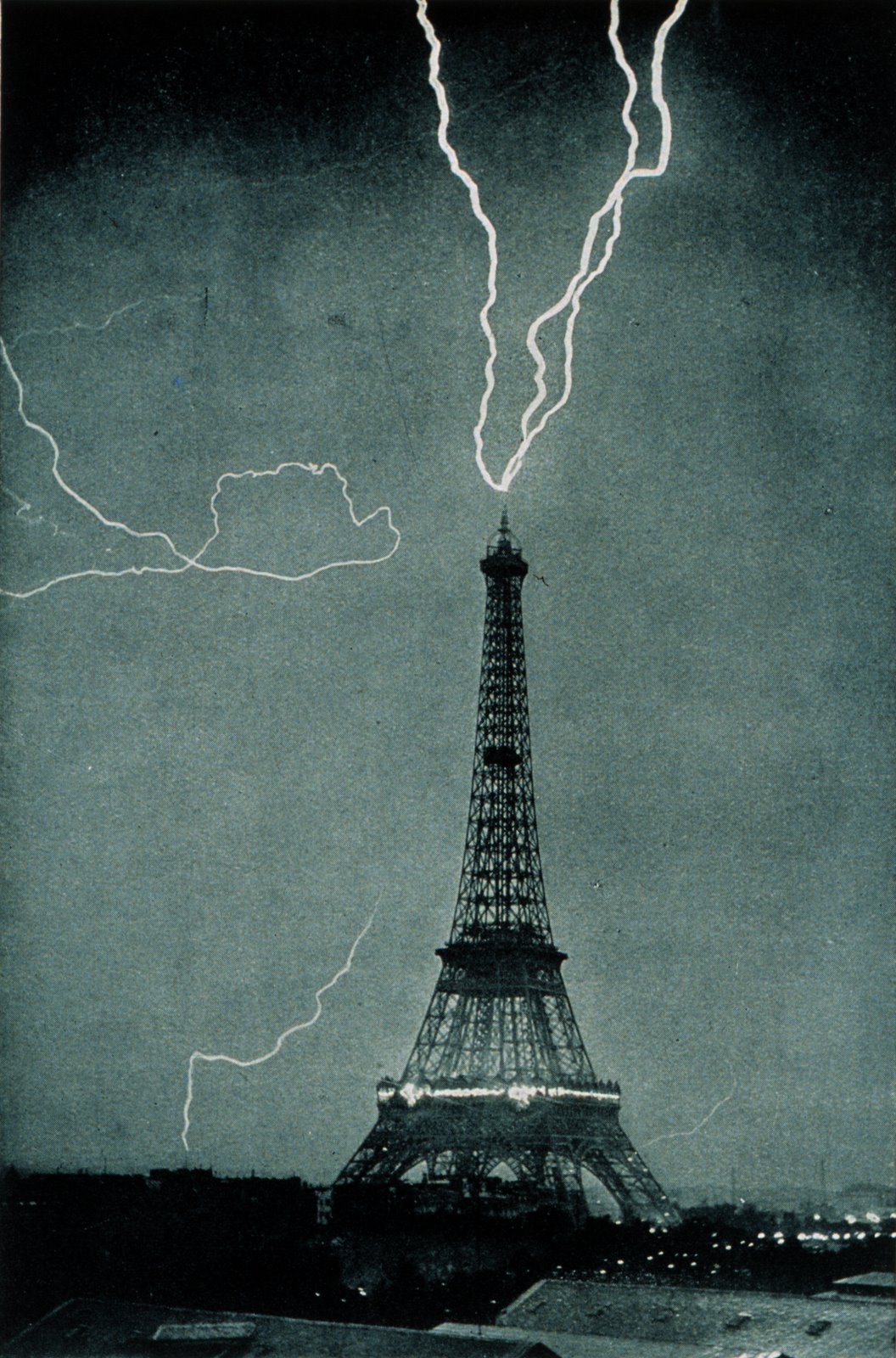 [Lightning_striking_the_Eiffel_Tower_-_NOAA.jpg]