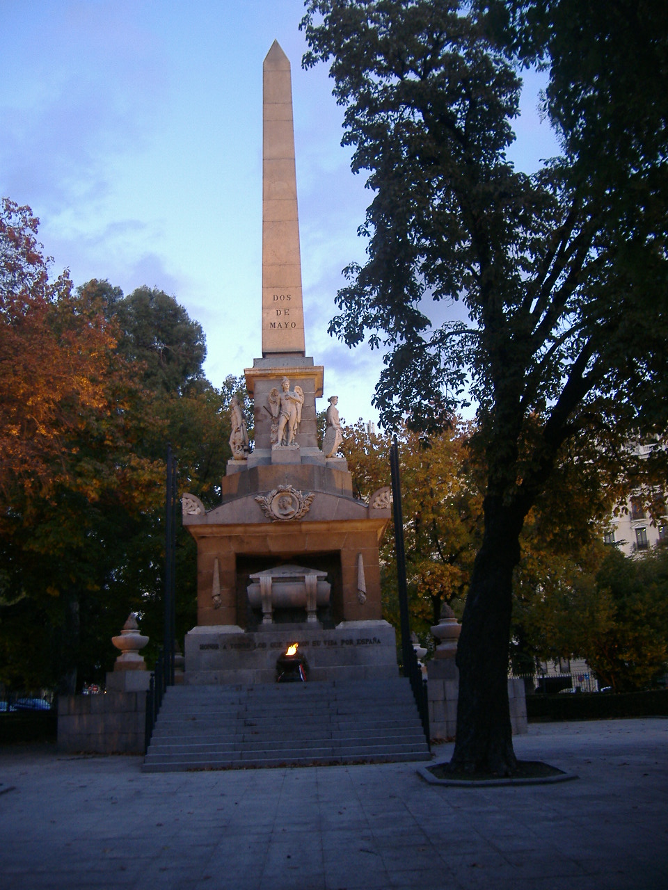 [MonumentoCaidos.jpg]