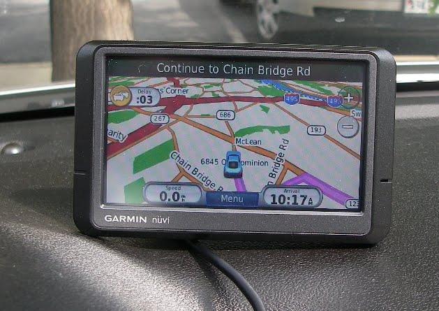 Cutting Cord and Cutting Bills: Nuvi - nice portable GPS with traffic