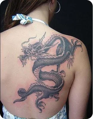 Tatuagens de dragão feminina