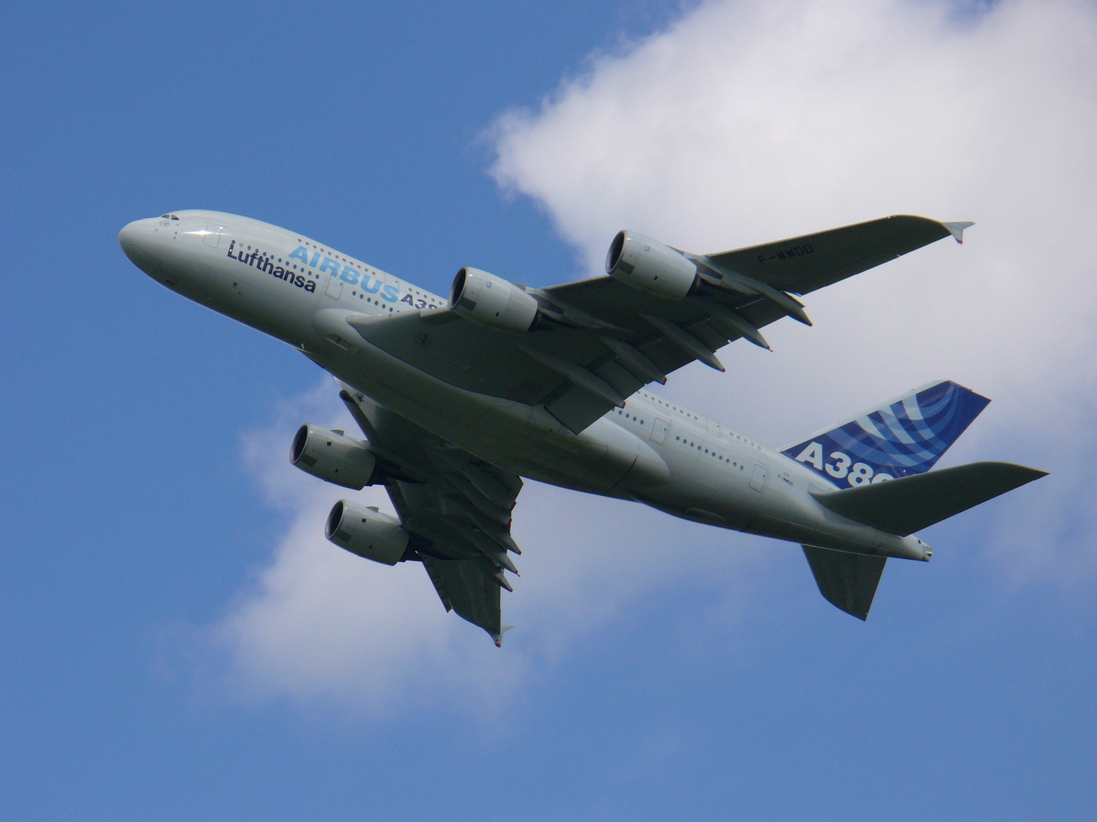 [Airbus+A380+w+locie.jpg]