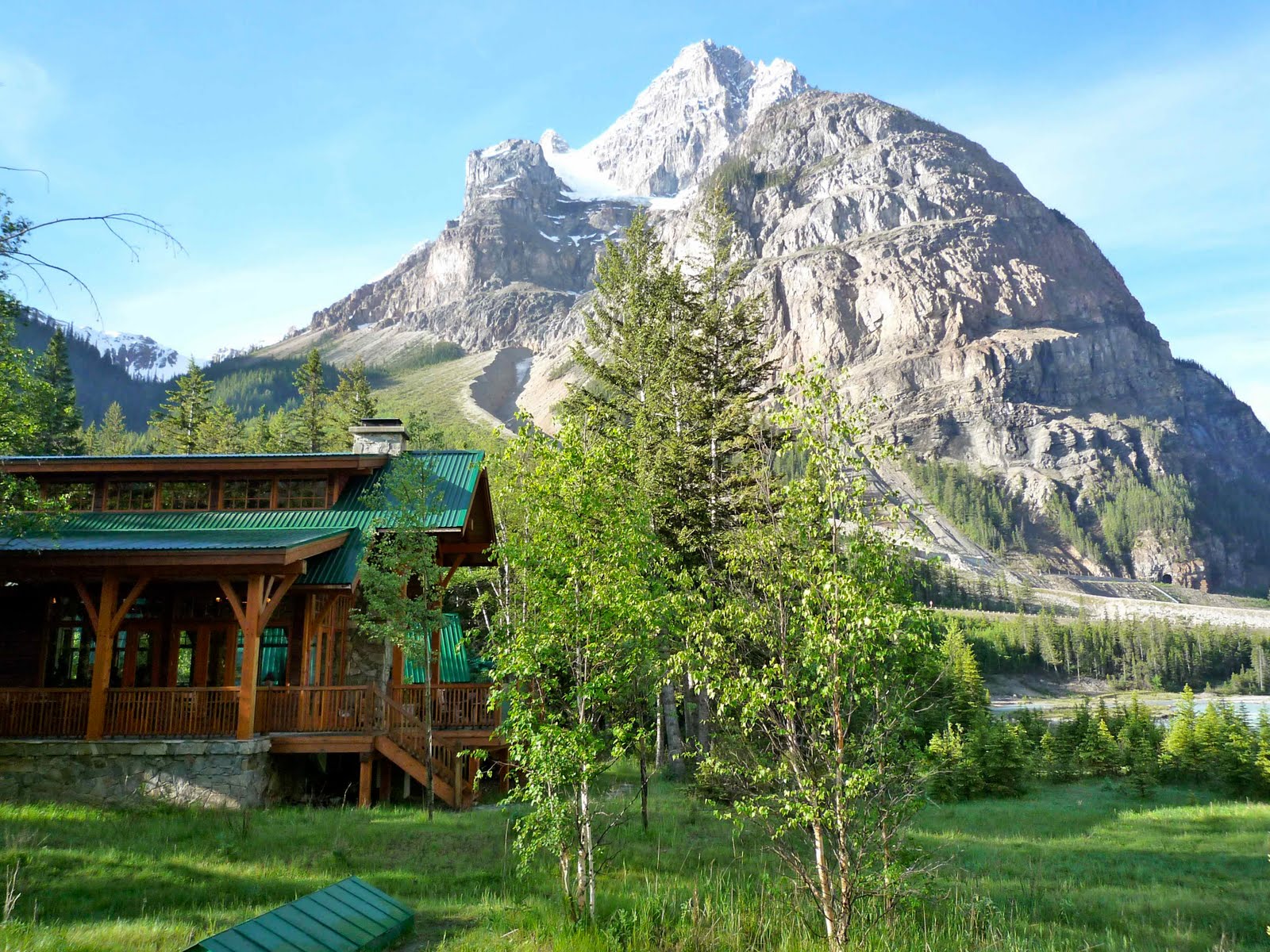 NORTH TRAVELLER CANADA / YOHO PARK / CATHEDRAL MOUNTAIN LODGE NORTH TRAVELLER CANADA / YOHO PARK / CATHEDRAL MOUNTAIN LODGE