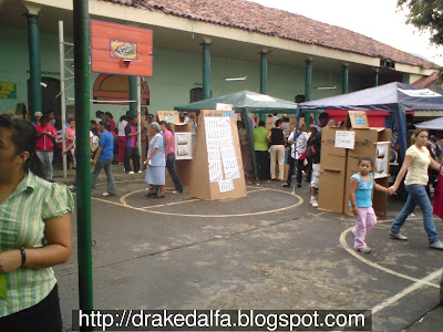 Eleccion Presidencial 2009 El Salvador -  Centro de Votacion en Centro Escolar Jose Marti