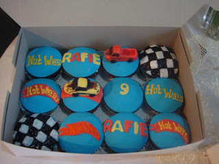 CitsCakes: Hot wheels themed cupcakes~