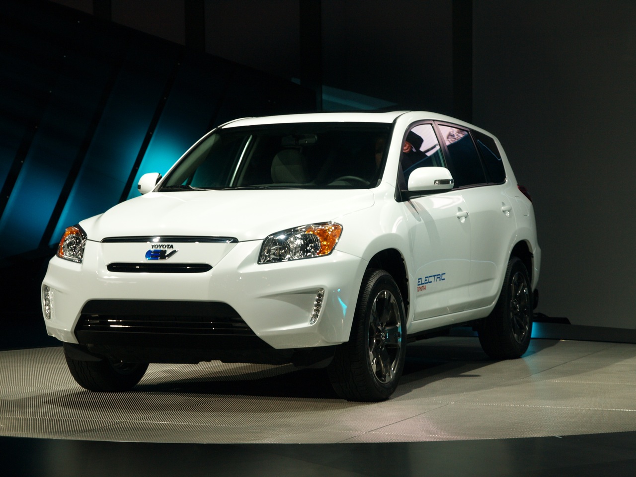 Toyota Debuts RAV4 EV @ LA Auto Show | Electric Vehicle News