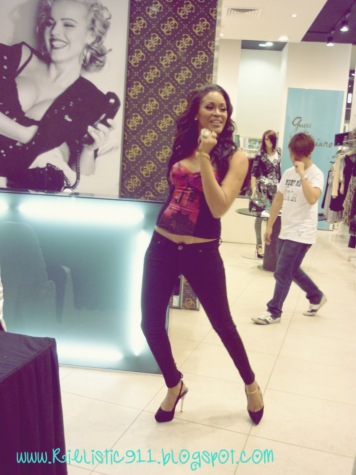 Living in Rielistic World: Shontelle Fan Meet for GUESS in KL