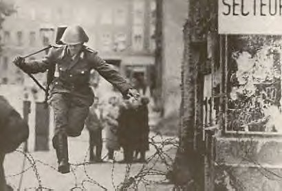 [Berlin_wall_beginning.JPG]