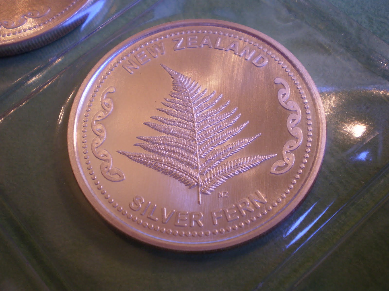 Ounces of Silver New Zealand Silver Fern 1 Troy Ounce .9999 Fine