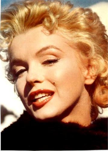 [Junho+Marilyn+Monroe.jpg]