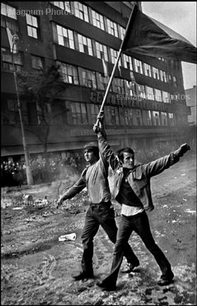 [Praga+1968+Koudelka+2.jpg]