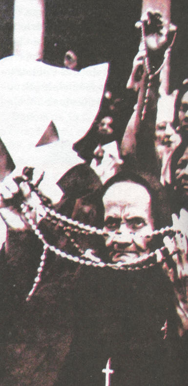 [Mulheres+no+Golpe+-+Mullheres+com+rosários2.jpg]