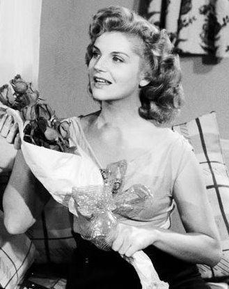 [Agosto+-+Tonia+Carrero.JPG]