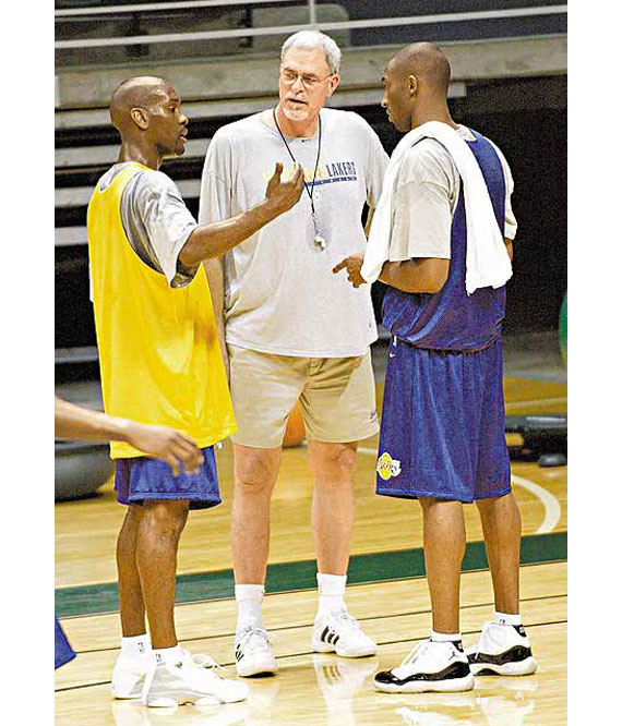 kobe wearing jordan 3